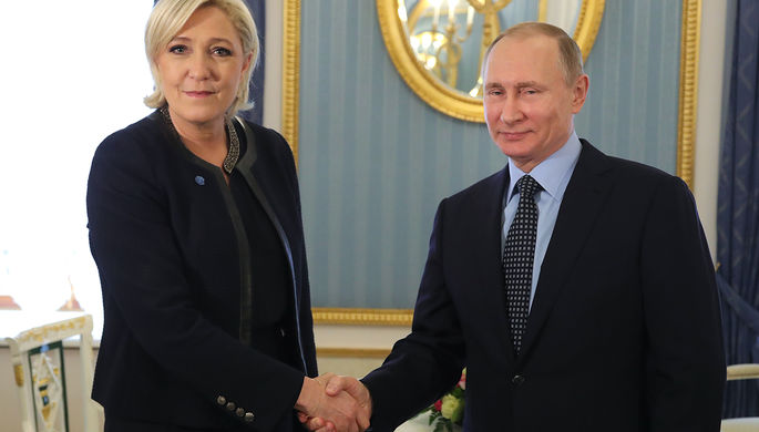 Владимир Путин и кандидат в президенты Франции Марин Ле Пенво время встречи