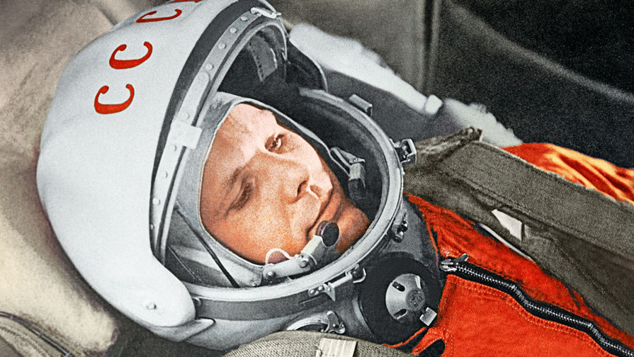 Юрий Гагарин в кабине космического корабля «Восток» во время первого в мире орбитального космического полета 12 апреля 1961 года