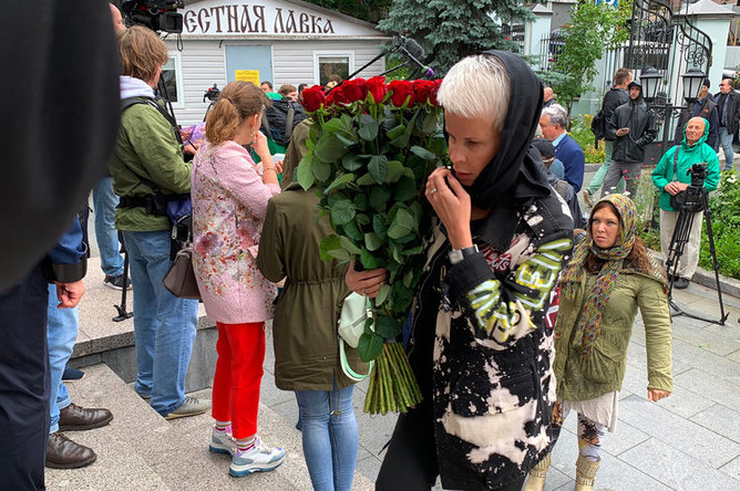 На церемонии прощания с певцом Вилли Токаревым в Москве, 9 августа 2019 года