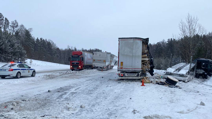 В Красноярском крае ограничили движение на федеральной автодороге из-за ДТП