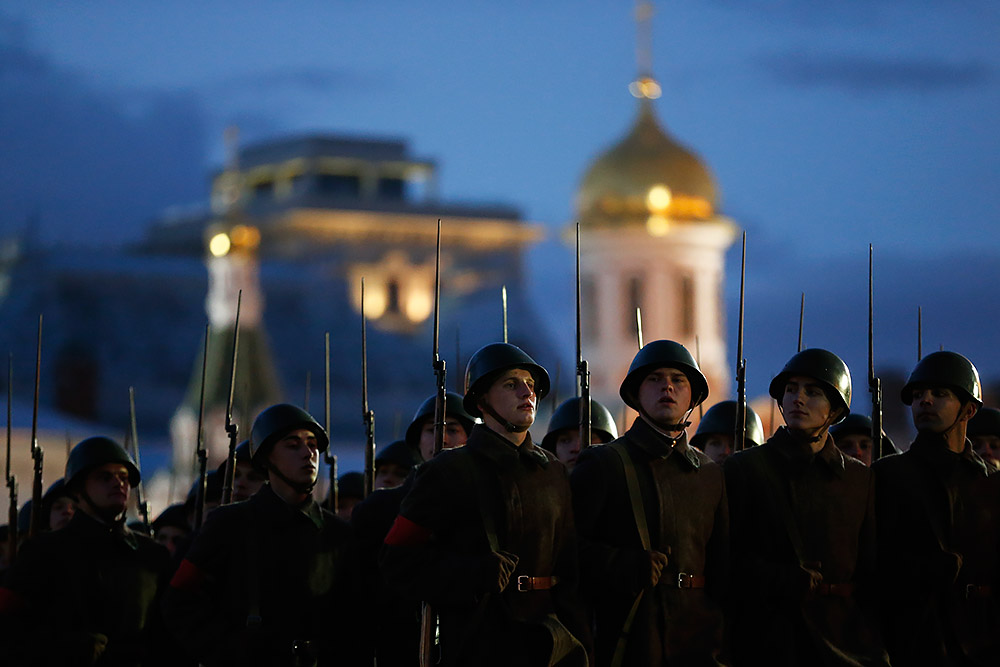 Репетиция участников марша в честь парада 7 ноября 1941 года на Красной площади