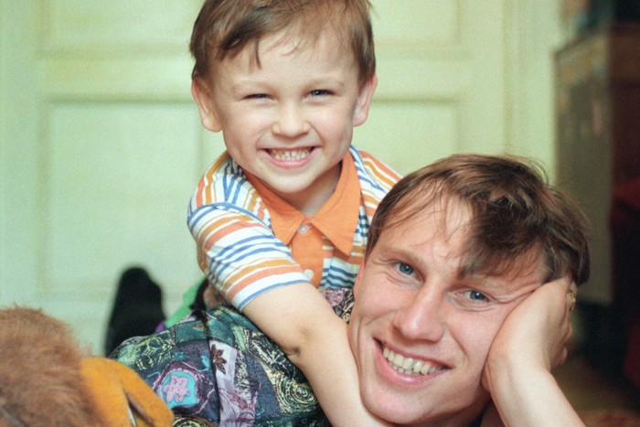 Шестилетний Денис Черышев с отцом