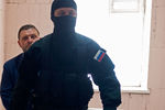 Губернатор Кировской области Никита Белых (слева) перед заседанием в Басманном суде Москвы