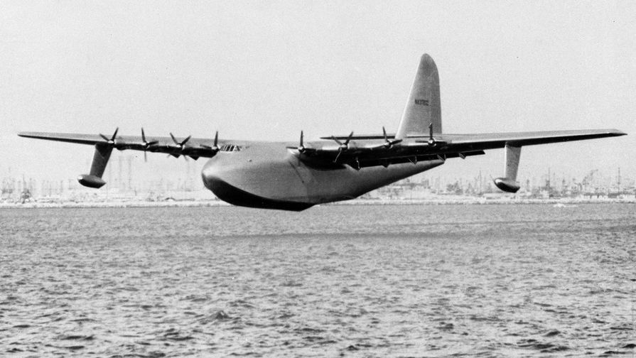 Hughes H-4 Hercules во время своего единственного полета 2&nbsp;ноября 1947&nbsp;года