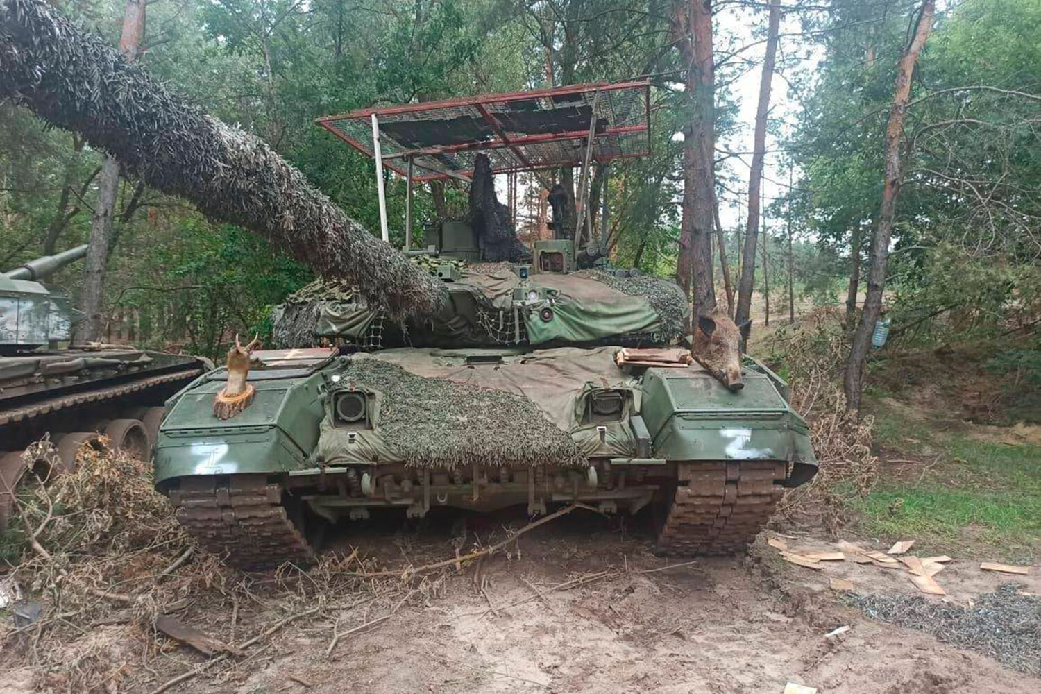 Российские танки Т-90М, участвующие в СВО, получили дополнительную защиту -  Газета.Ru | Новости