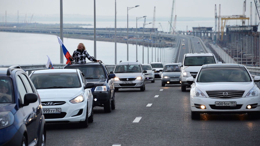 Автомобильное движение по&nbsp;автодорожной части Крымского моста