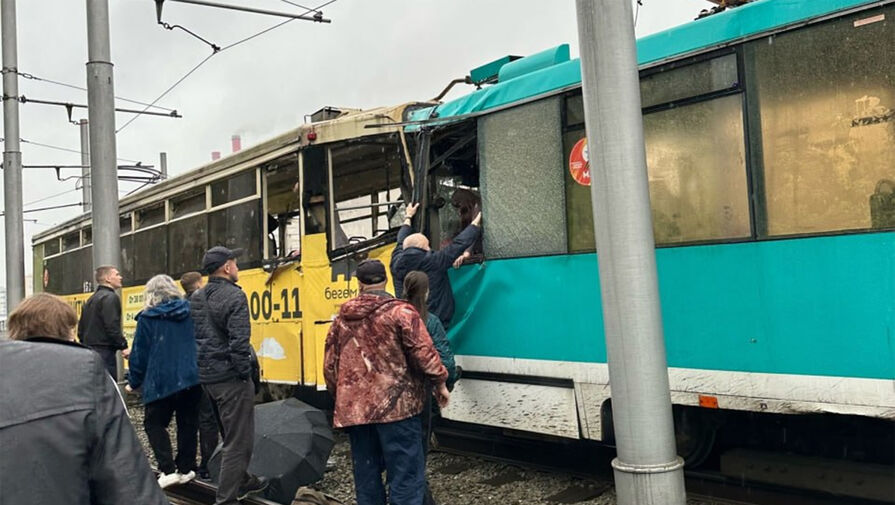 "Люди кричали, машинист в шоке долго молчала": пассажиры о столкновении трамваев в Кемерово