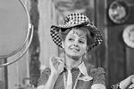 Первый выпуск «Кабачка» вышел 16 января 1966 года. На фото — актриса Валентина Шарыкина в роли официантки пани Зоси