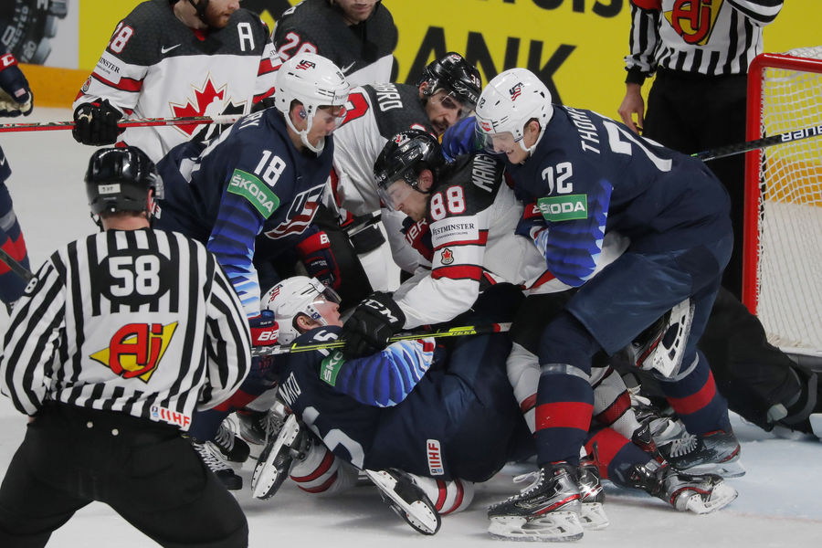 Эпизод матча США — Канада на чемпионате мира по хоккею — 2021