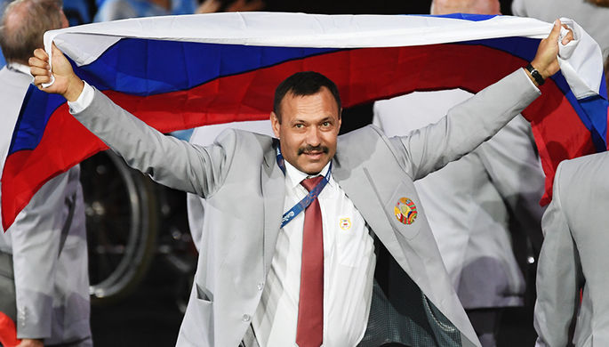 Спортивный функционер, мастер спорта международного класса, рекордсмен СССР в зимнем многоборье...