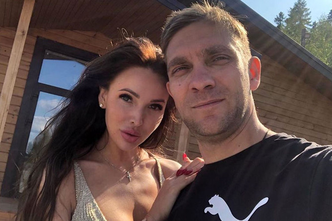 Виталий Петров с женой, 2019 год