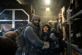 Кадр из сериала «Сквозь снег» (2020)