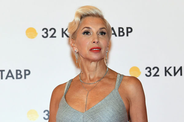 Вика Лопырева минет жасайды. Қарау.