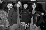 Группа Black Sabbath (Билл Уорд, Оззи Осборн, Тони Айомми, Гизер Батлер) за кулисами концерта в Копенгагене, 1974 год