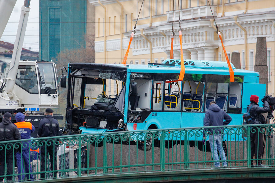 Автобус, упавший в реку Мойку в Санкт-Петербурге, 10 мая 2024 года