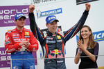 Российский пилот Даниил Квят выиграл вторую московскую гонку в рамках «Формулы «Рено» 2.0»