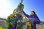 Новогодняя елка перед погружением в бухте Щитовая