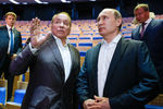 Президент России Владимир Путин и президент Международного союза КВН Александр Масляков