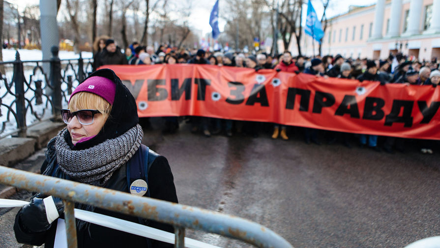 Участники марша памяти, посвященного годовщине гибели Бориса Немцова, перед&nbsp;началом акции
