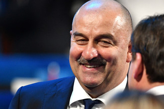 Главный тренер сборной России Станислав Черчесов во время жеребьевки ЧМ-2018 по футболу в Москве, 1 декабря 2017 года