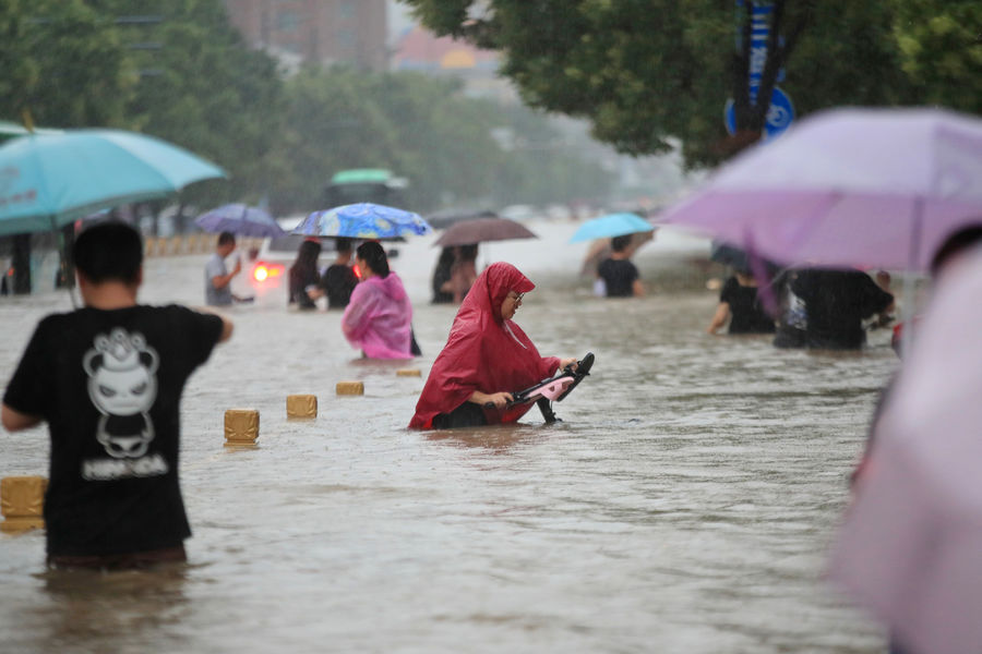 Последствия наводнения в&nbsp;Чжэнчжоу, 20 июля 2021 года