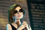 Певица Диана Гурцкая на ежегодной музыкальной премии «Звуковая Дорожка 2008» в концертном зале «Космос», 2008 год