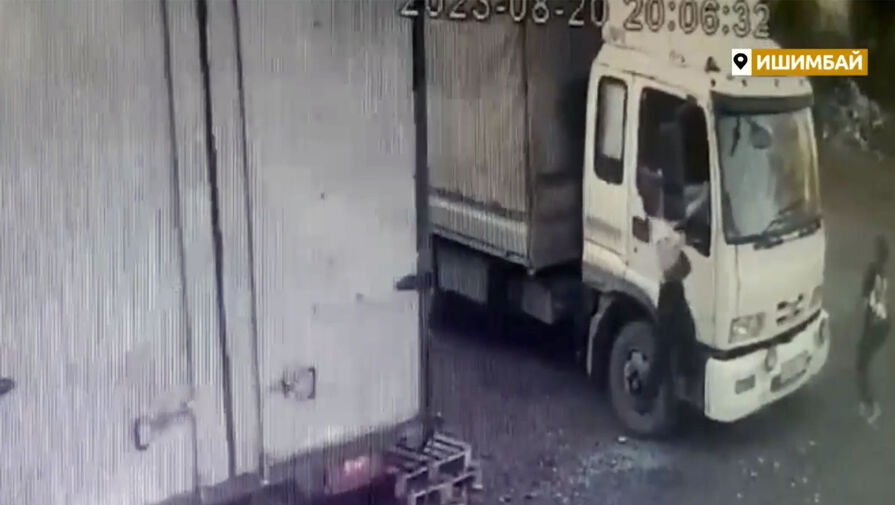 В Башкирии ищут подростков, разбивших и ограбивших грузовик