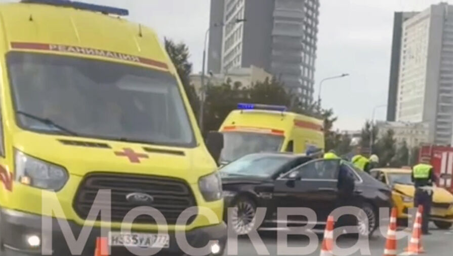 Иномарка Управления делами президента попала в ДТП в Москве