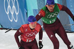 Российские спортсмены Денис Спицов (слева) Александр Большунов в финале командного спринта среди мужчин в соревнованиях по лыжным гонкам на XXIII зимних Олимпийских играх в Пхенчхане, 21 февраля 2018 года