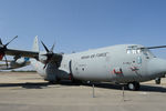 Военно-транспортный самолет ВВС Индии C-130 Super Hercules. В ВВС Индии таких машин не более пяти.