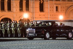Кабриолет Aurus Senat на репетиции военного парада на Красной площади в Москве, посвященного 74-й годовщине Победы в Великой Отечественной войне, 29 апреля 2019 года