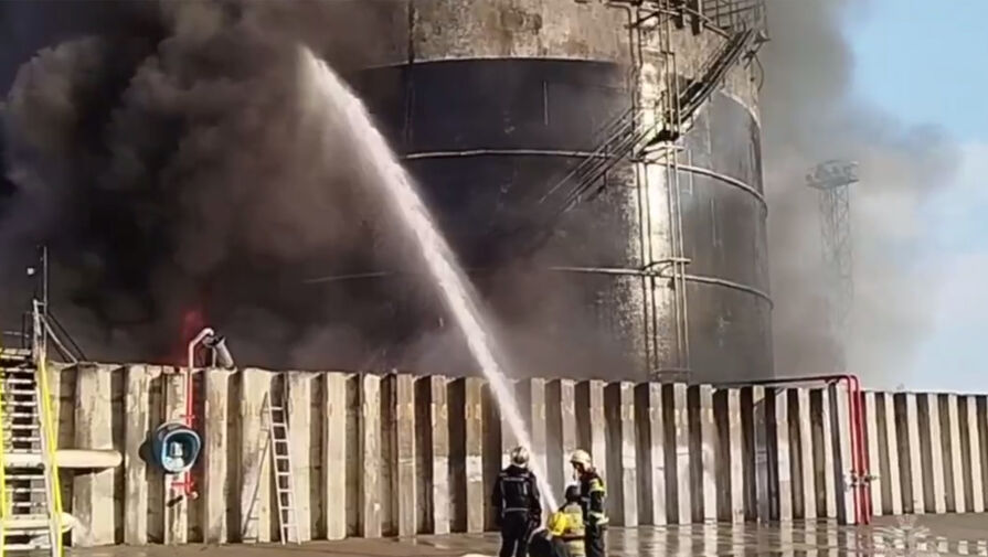 В Ростовской области локализовали пожар в резервуаре с нефтепродуктами