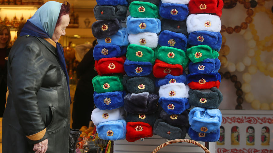 Продажа сувенирных шапок на&nbsp;Арбате в&nbsp;Москве, 23&nbsp;марта 2017&nbsp;года
