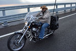Мотоциклист едет по автодорожной части Крымского моста