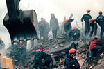 Работы по расчистке завалов на месте взрыва в жилом доме на Каширском шоссе в Москве, 14 сентября 1999 года