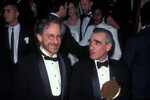 Режиссеры Стивен Спилберг и Мартин Скорсезе на церемонии премии Джона Хьюстона в Голливуде, Калифорния, 1996 год