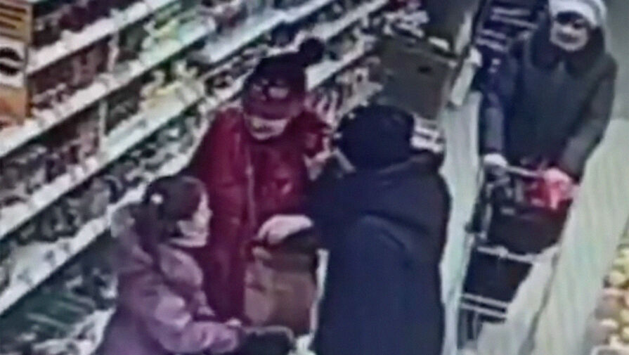 Жительница Саратова рассказала, что женщину, плюнувшую в ребенка в магазине, забрали в психбольницу