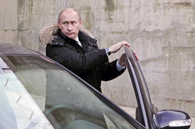 Путин: необходимо отказаться от транспортного налога, увеличив акцизы на бензин