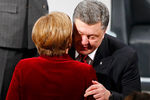Президент Украины Петр Порошенко и канцлер ФРГ Ангела Меркель во время Мюнхенской конференции