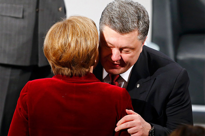 Президент Украины Петр Порошенко и канцлер ФРГ Ангела Меркель во время Мюнхенской конференции