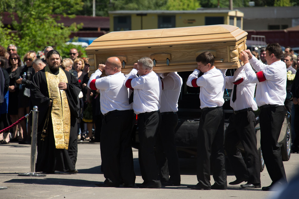 Когда пройдут похороны крокус сити. Похороны Жанны Фриске фото.