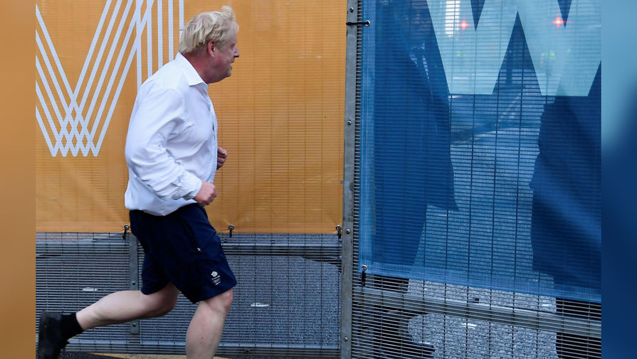 Британцы высмеяли фото Бориса Джонсона на пробежке
