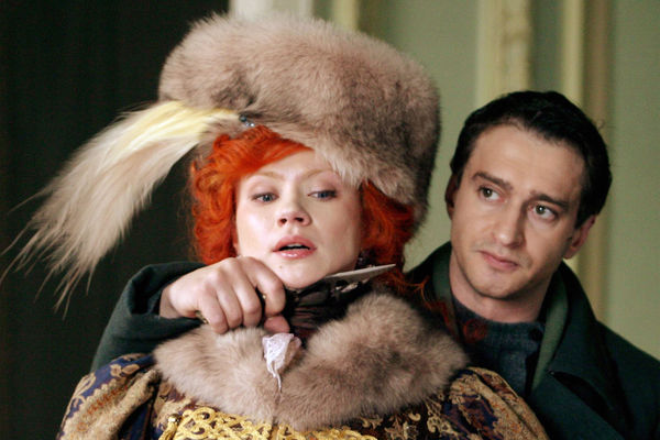 Мария Миронова и Константин Хабенский в&nbsp;фильме &laquo;Статский советник&raquo; (2005)