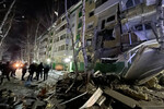 На месте частичного обрушения жилого дома на улице Мира в Нижневартовске, 4 декабря 2022 года