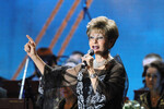 Телеведущая Светлана Моргунова на юбилейном концерте певца Иосифа Кобзона в Кремлевском дворце, 2007 год