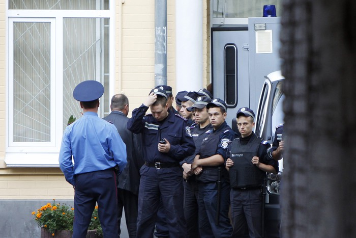 Здание Печерского суда оцеплено спецподразделениями украинской милиции