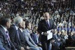 Путин после прослушивания гимна поднялся на трибуну и анонсировал, что на съезде будут озвучены предложения по конфигурации российской власти.