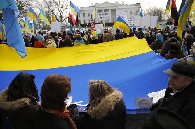 Митинг в поддержку новых властей Украины у Белого дома в Вашингтоне