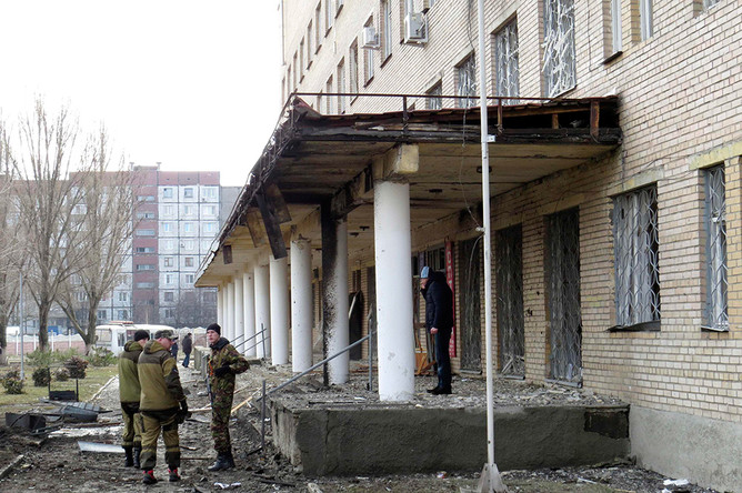 Здание 27-й больницы в районе Текстильщик, где в результате попадания снаряда пять человек погибли