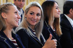 Российские гандболистки Ирина Близнова, Полина Кузнецова и Марина Судакова во время встречи с Путиным